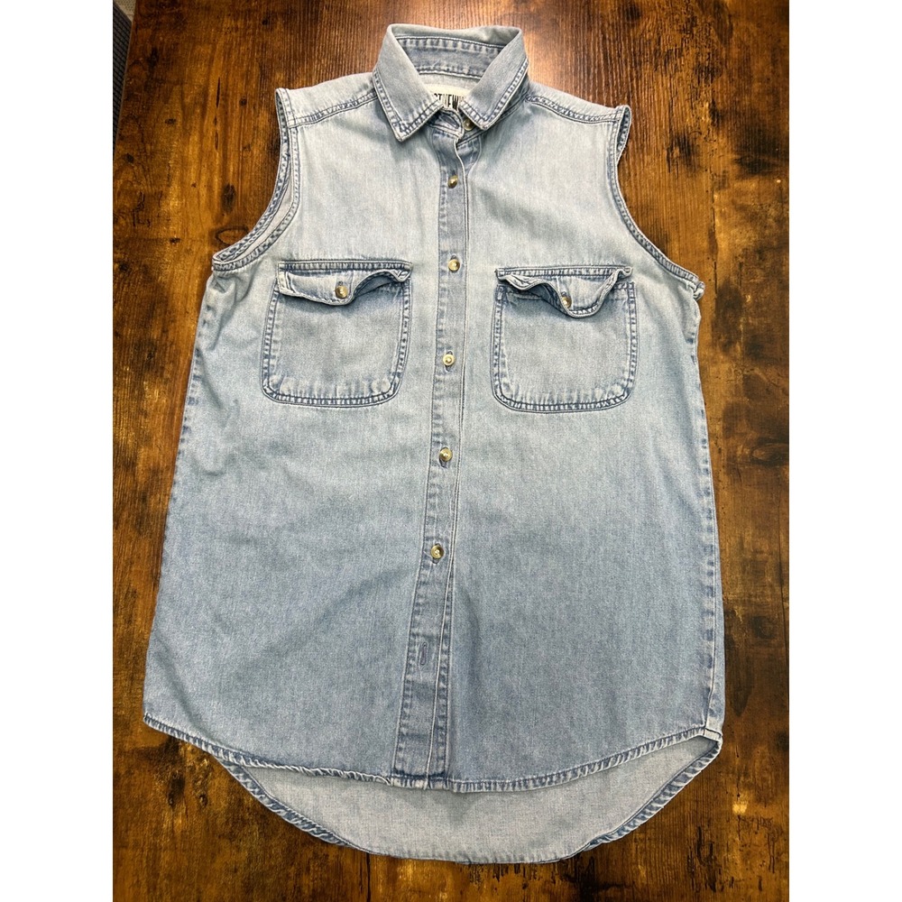 At Last New York Women Medium Light Wash Denim Sleeveless Button Down Shirt Vest